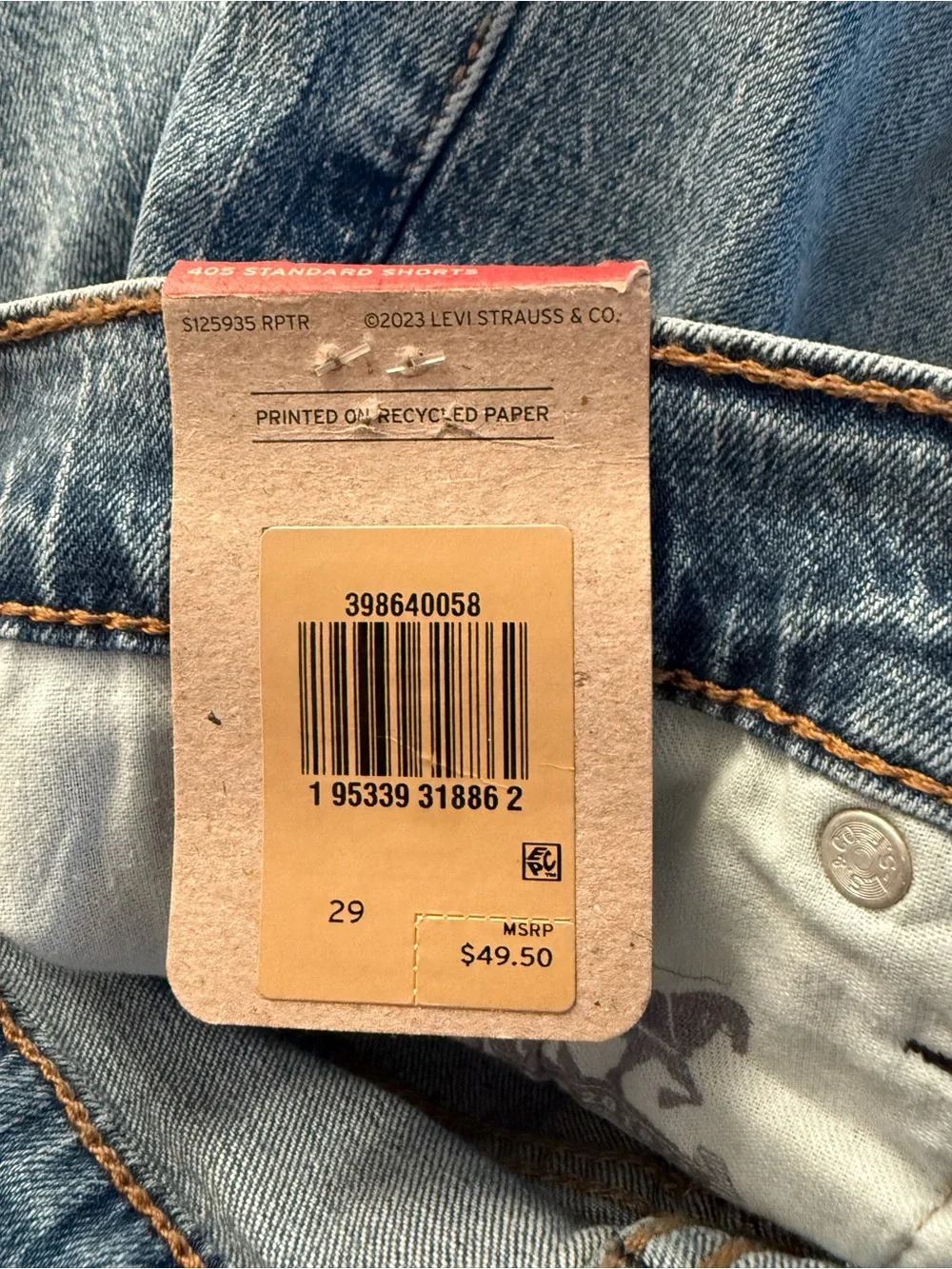 LEVI’S || 405 Light Wash Blue Denim Standard Shorts. Sz. 29